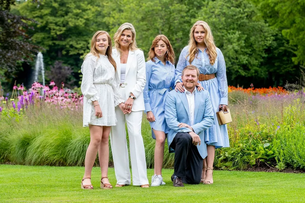 Король Виллем-Александр и королева Максима с дочерьми