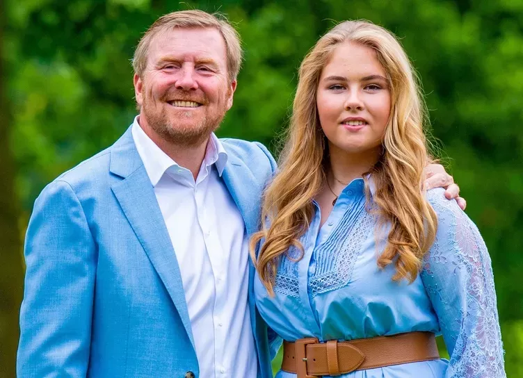 Королевская семья Нидерландов извинилась за вечеринку в честь 18-летия принцессы Амалии