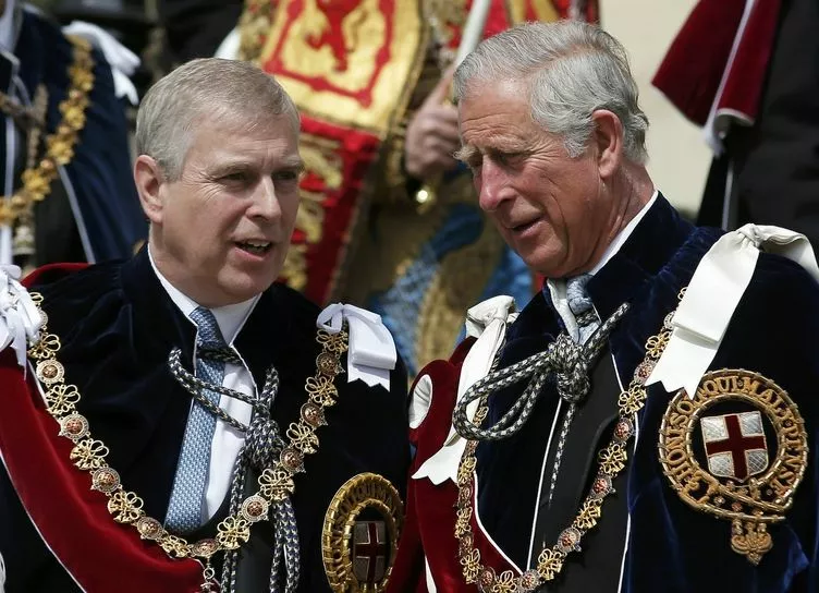 Король Карл III выселил младшего брата из Букингемского дворца