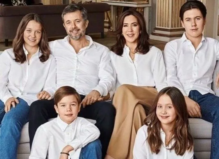 Кронпринц Фредерик и кронпринцесса Мэри собираются отметить Рождество всей семьей, но без королевы Маргрете II