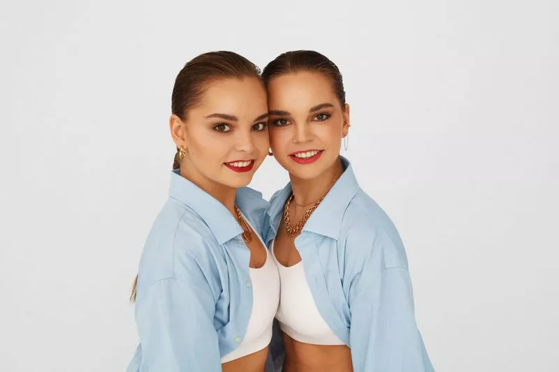 Дина и Арина Аверины