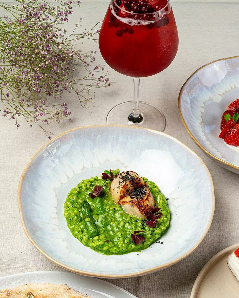 Зеленое ризотто с гребешком и спаржей, Hamster-сангрия