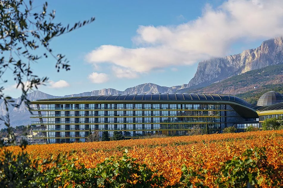 Ксения Зуева снимала фильм на фоне природы Крыма. На фото - курорт Mriya Resort & SPA