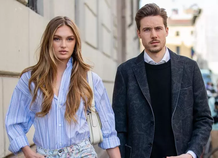Модель Victoria’s Secret Роми Стрейд выходит замуж после 12 лет отношений