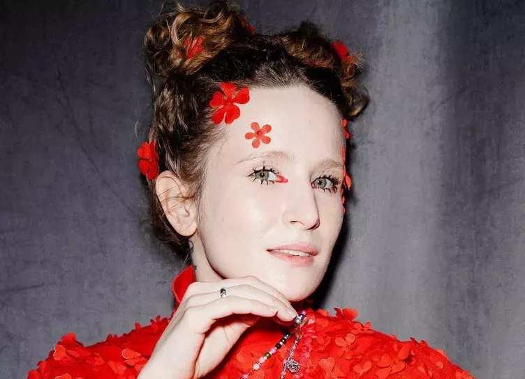 Монеточка рассказала о сложностях материнства спустя две недели после родов