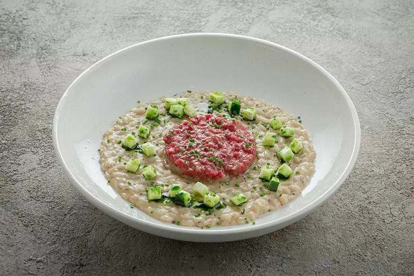 Ризотто с тартаром из говядины (760 руб.)