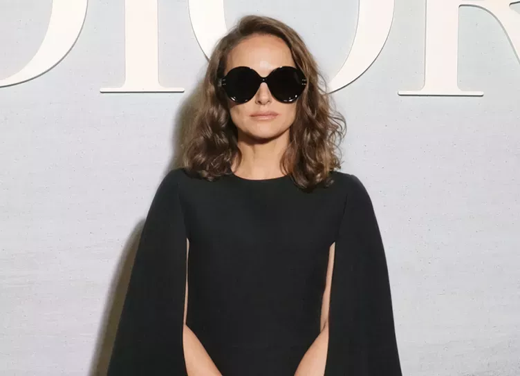 Натали Портман, Айрис Лоу, Мэгги Джилленхол и Мэй Маск на показе Dior в Париже