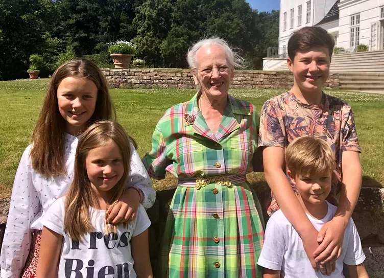 Неладно что-то в датском королевстве: почему Маргрете II по примеру Карла XVI Густава лишила внуков их титулов 