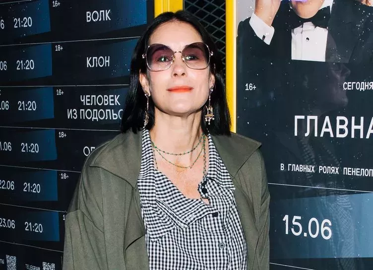 Ольга Сутулова, Риналь Мухаметов и Евгений Сангаджиев отметили открытие летнего кинотеатра