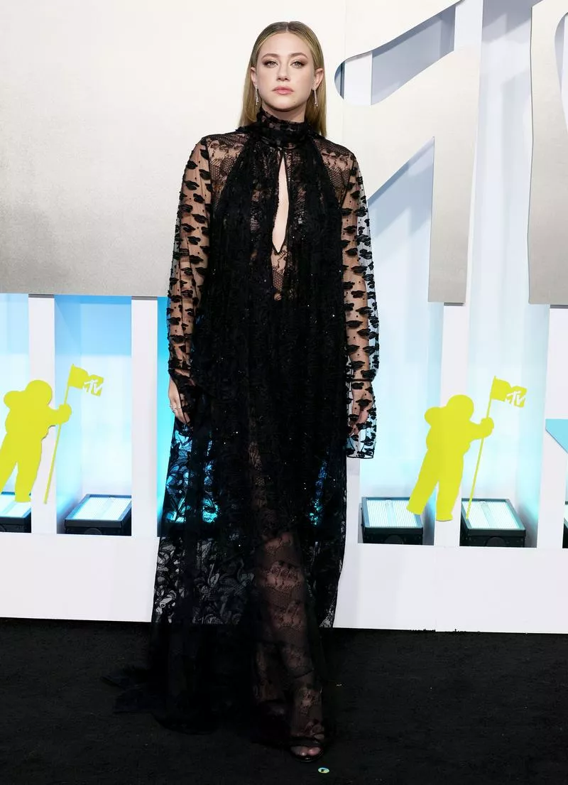 Лили Рейнхарт в Fendi