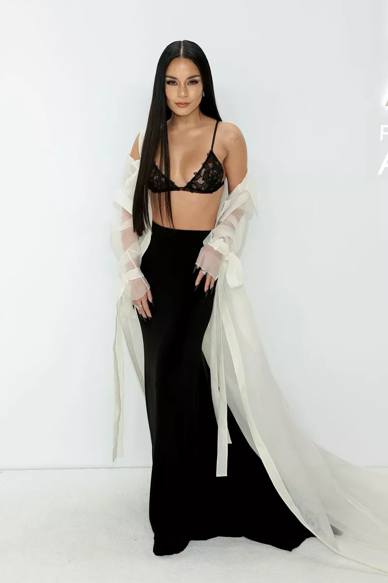 Ванесса Хадженс в Vera Wang