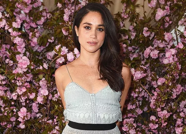 От шампуня-ванны до разглаживающего масла: 5 любимых средств для волос Меган Маркл