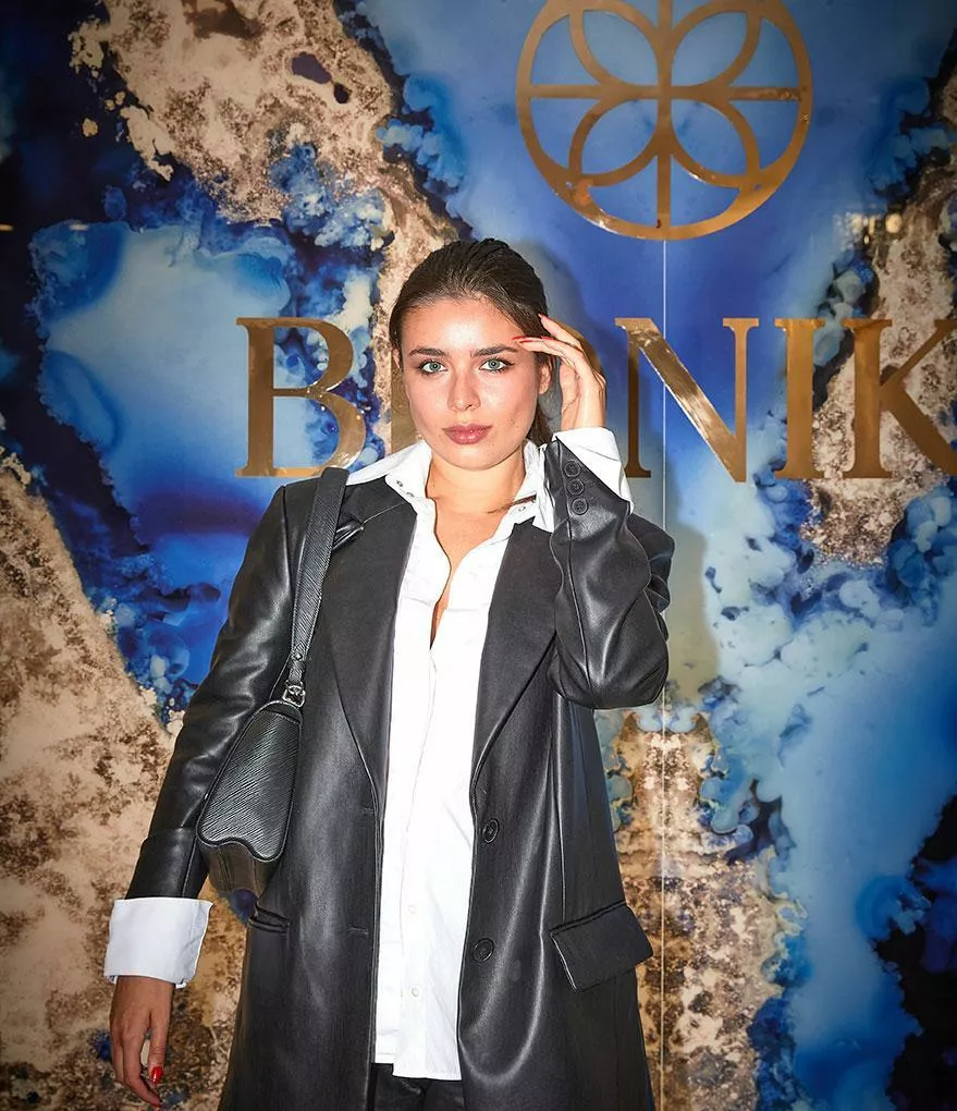 Эльмира Абдразакова