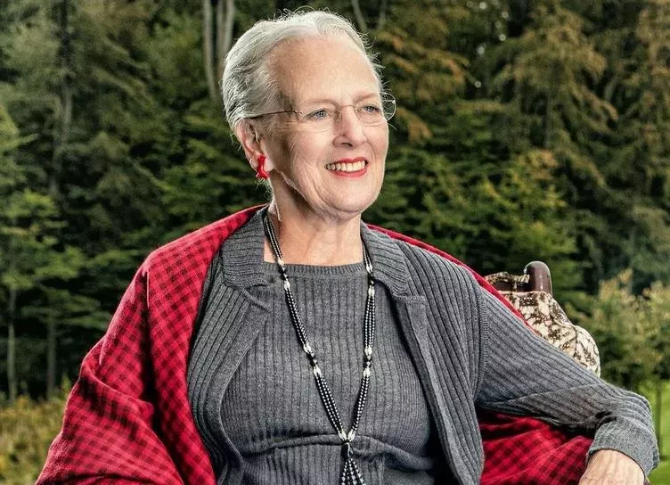 Парад и золотые яблоки: королева Дании Маргрете II отпраздновала свое 82-летие в замке Марселисборг