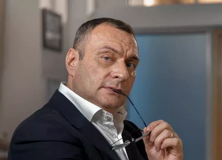 Пластический хирург Отари Гогиберидзе: Женщины, которые могут позволить себе все, не будут делать глаза, как у Беллы Хадид