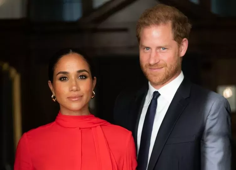 Принц Гарри и Меган Маркл опубликовали новые портреты вслед за семейным фото родственников