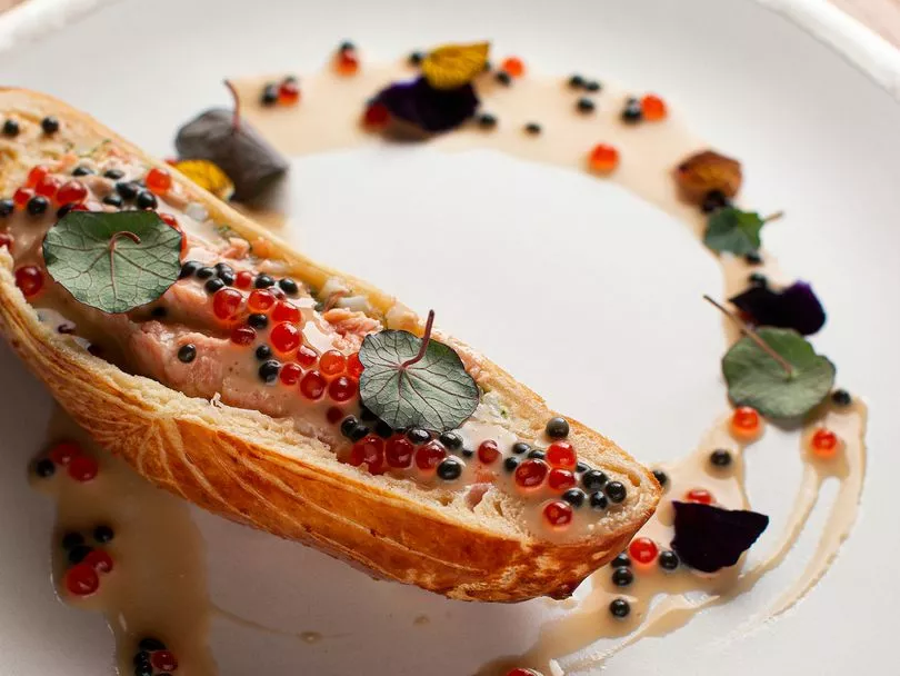 Кулебяка с лососем в сете ресторана Champ Bistro