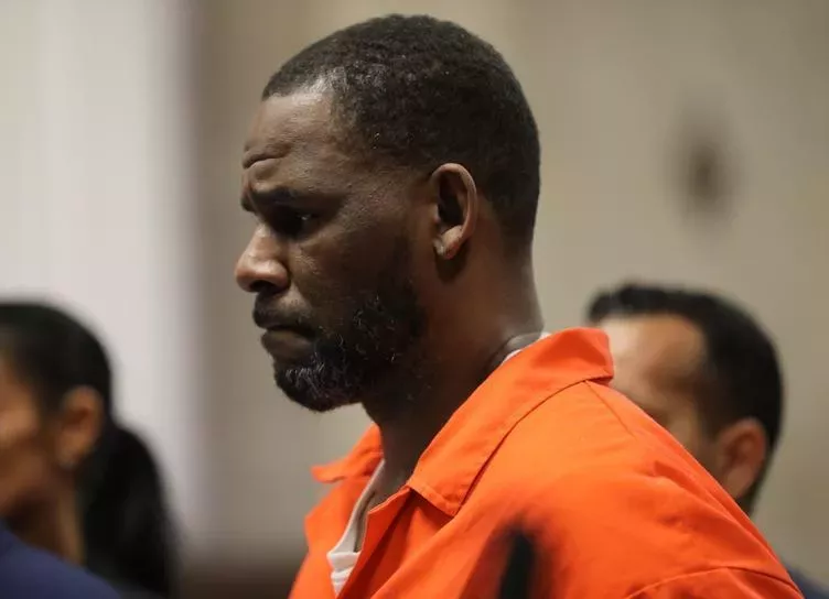Рэпера R. Kelly посадили на 30 лет за сексуальное насилие и торговлю людьми