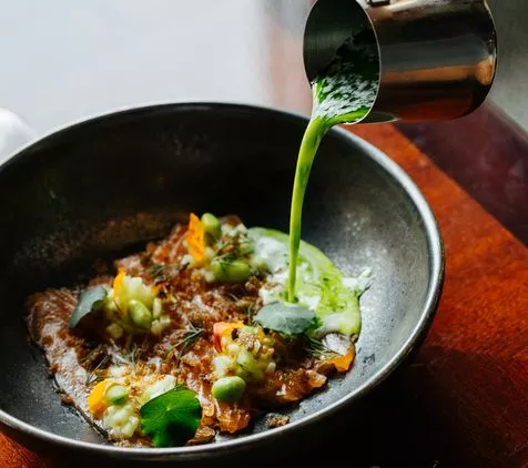 Карпаччо из лосося с соусом из хрена