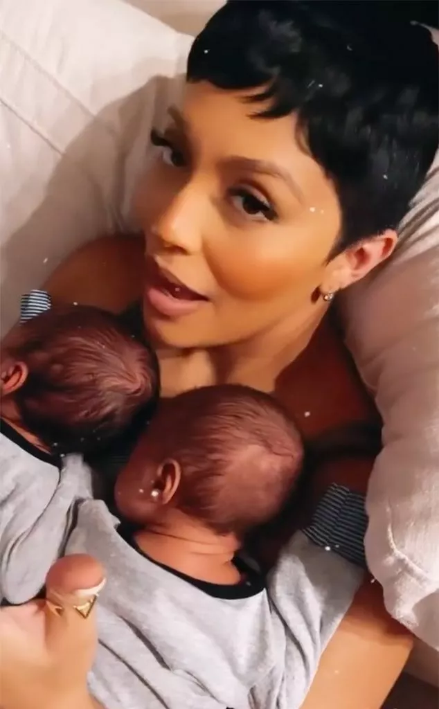 Эбби Де Ла Роса с близнецами Зионом и Зиллионом