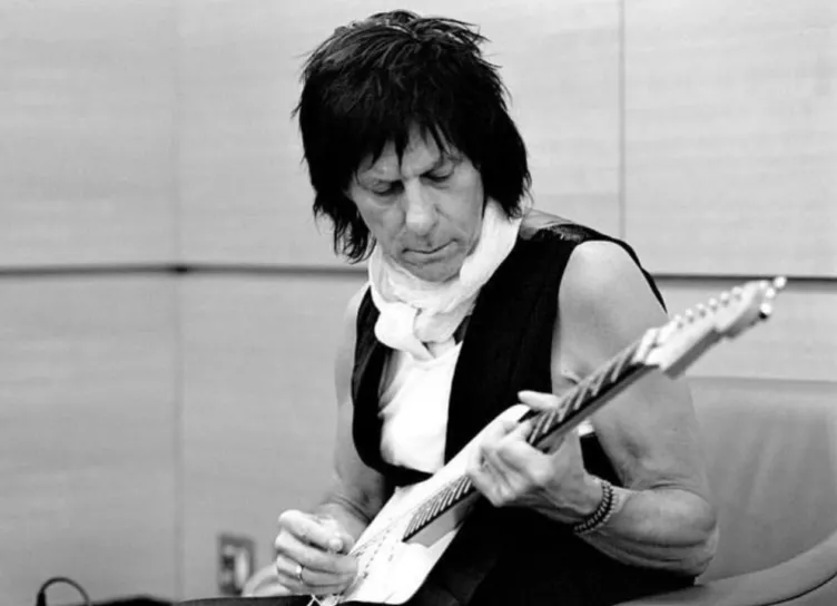 Умер легендарный британский гитарист и близкий друг Джонни Деппа Джефф Бек