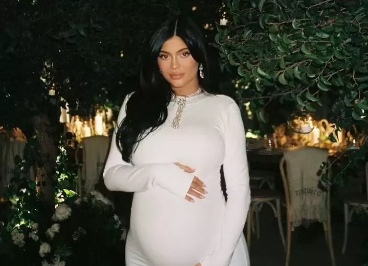 В белом цвете: Кайли Дженнер показала, как прошел ее baby shower