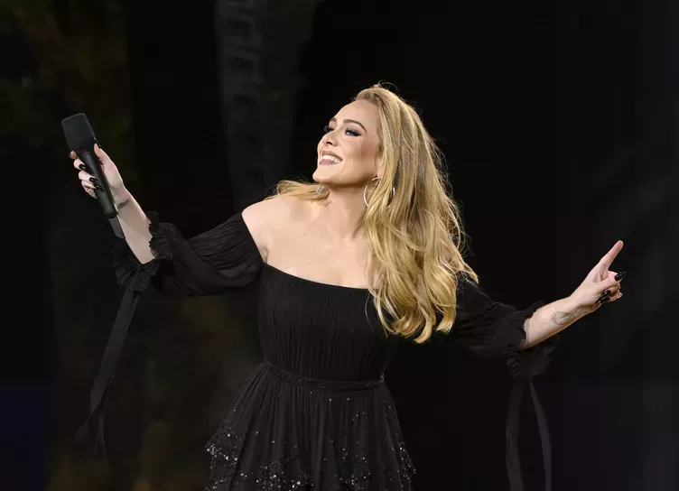 В шаге от EGOT: Адель получила свою первую награду Эмми