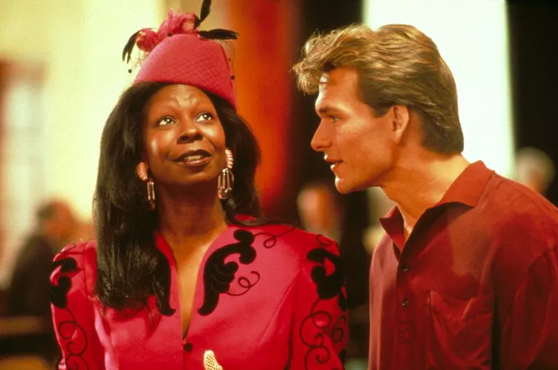 Вупи Голдберг и Патрик Суэйзи в фильме “Привидение”