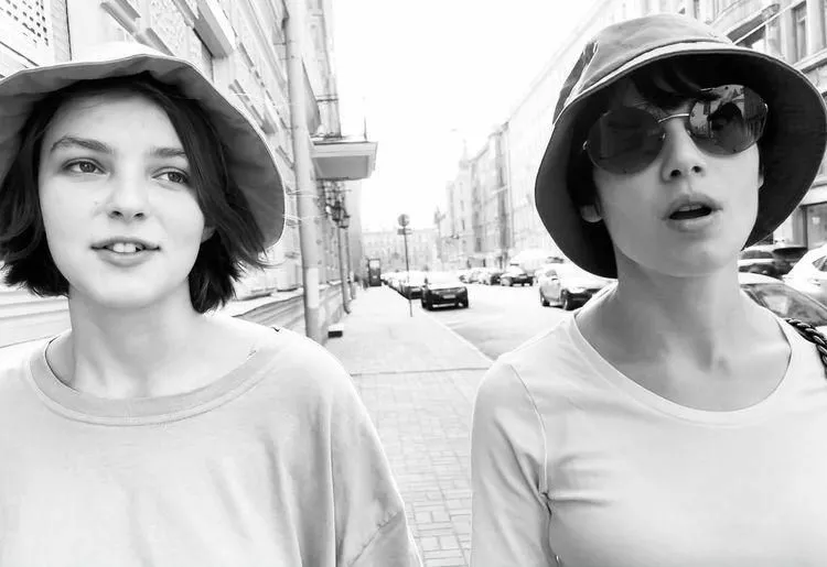 Полина Цыганова и Юлия Снигирь
