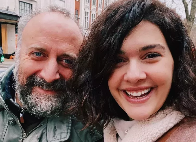 Жена звезды Великолепного века Халита Эргенча трогательно поздравила старшего сына с днем рождения