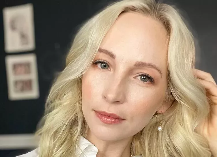 Звезда Дневников вампира Кэндис Аккола отдыхает с детьми после разрыва с супругом Джо Кингом