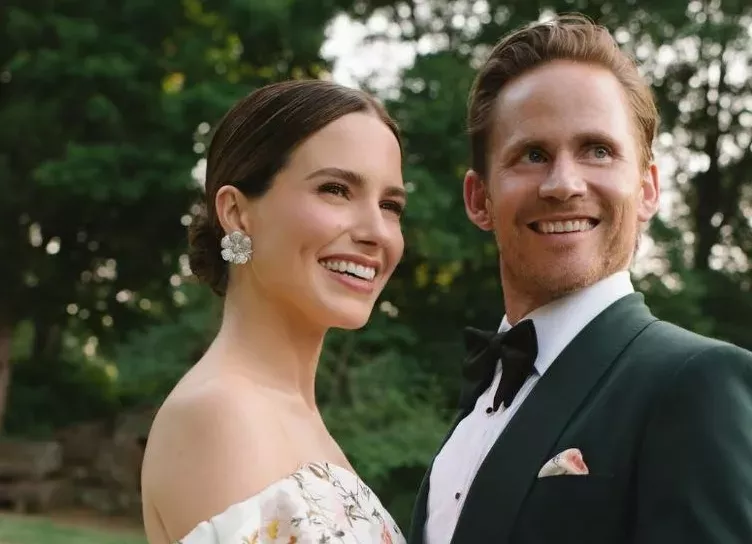 Звезда сериала 2000-х Холм одного дерева София Буш и бизнесмен Грант Хьюз поженились