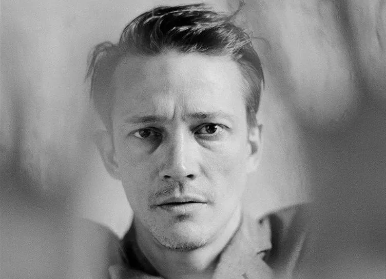 Звезда сериала Чики Сергей Гилев о поцелуях с Кристиной Асмус и фильме 1941. Крылья над Берлином