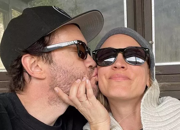 Звезда Теории большого взрыва Кейли Куоко и Том Пельфри подтвердили роман